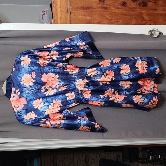 Thalia &Sodi Intimates Robe Floral Snakeskin Design Wrap Belted Size S/M EUC - Picture 5 of 7